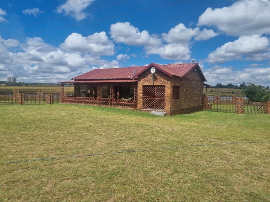  Bedroom Property for Sale in Golden Mile Mpumalanga