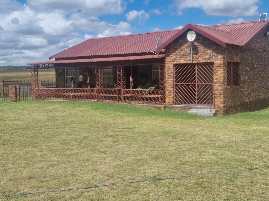  Bedroom Property for Sale in Golden Mile Mpumalanga