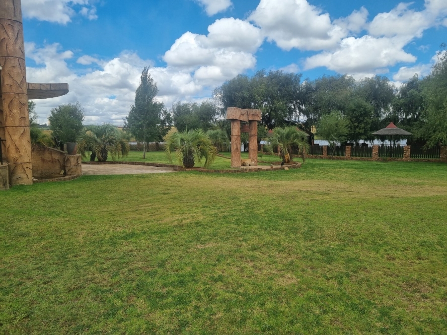  Bedroom Property for Sale in Golden Mile Mpumalanga