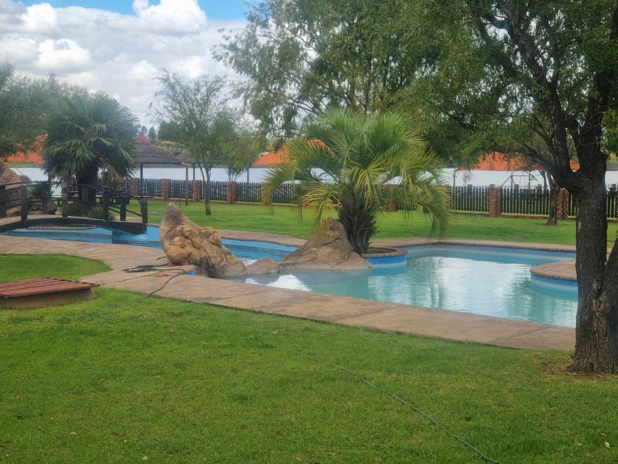  Bedroom Property for Sale in Golden Mile Mpumalanga