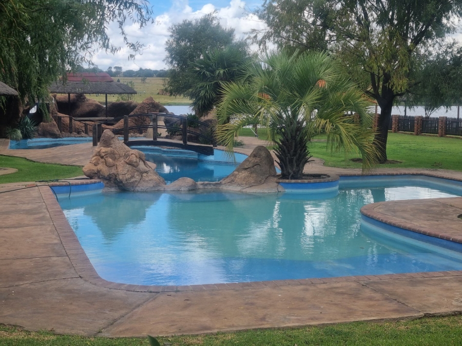  Bedroom Property for Sale in Golden Mile Mpumalanga