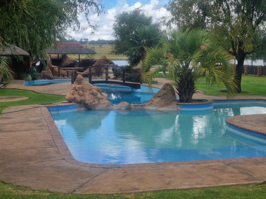  Bedroom Property for Sale in Golden Mile Mpumalanga