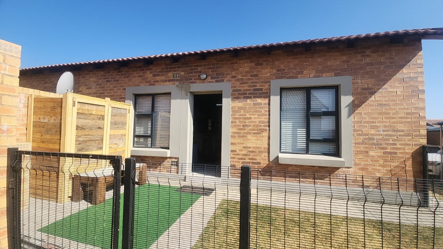 To Let 2 Bedroom Property for Rent in Terra Nova Mpumalanga