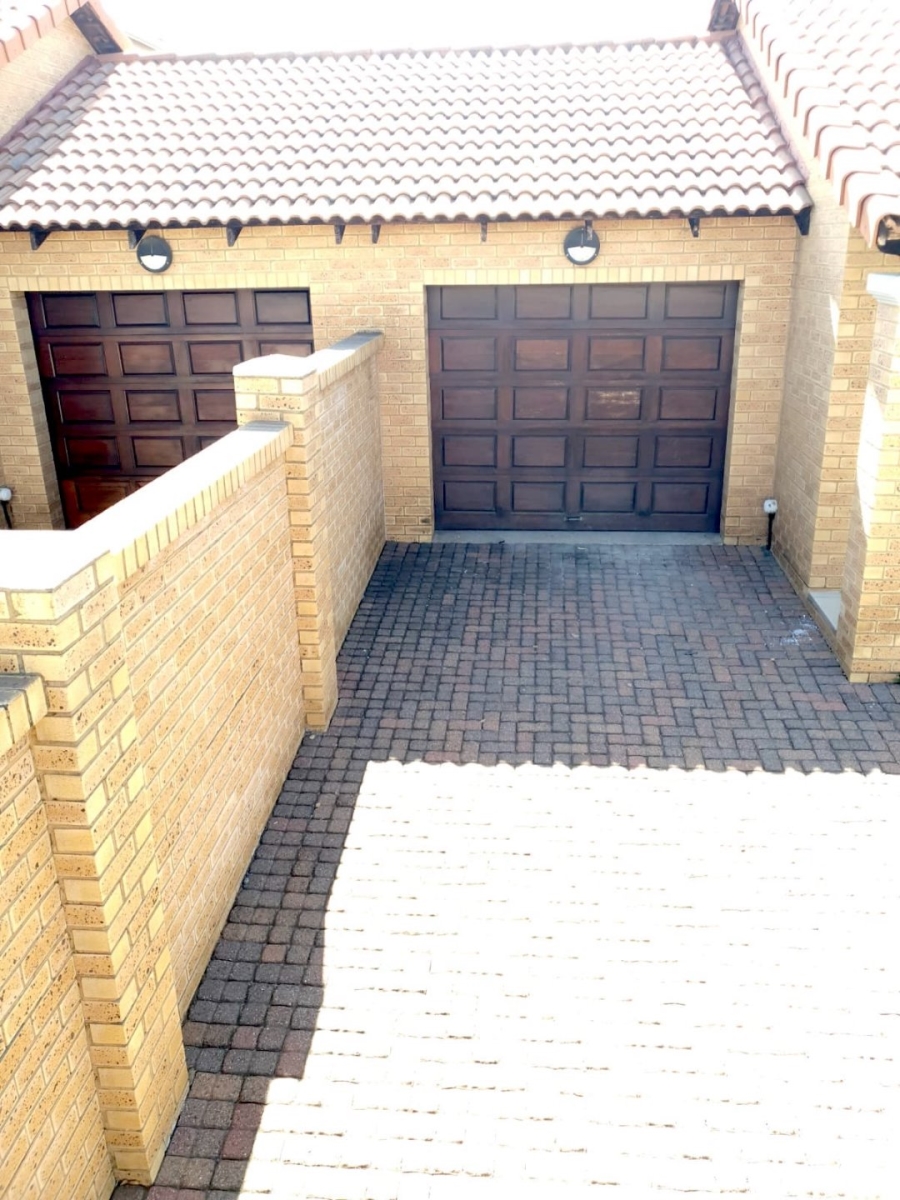 2 Bedroom Property for Sale in Witbank Ext 3 Mpumalanga