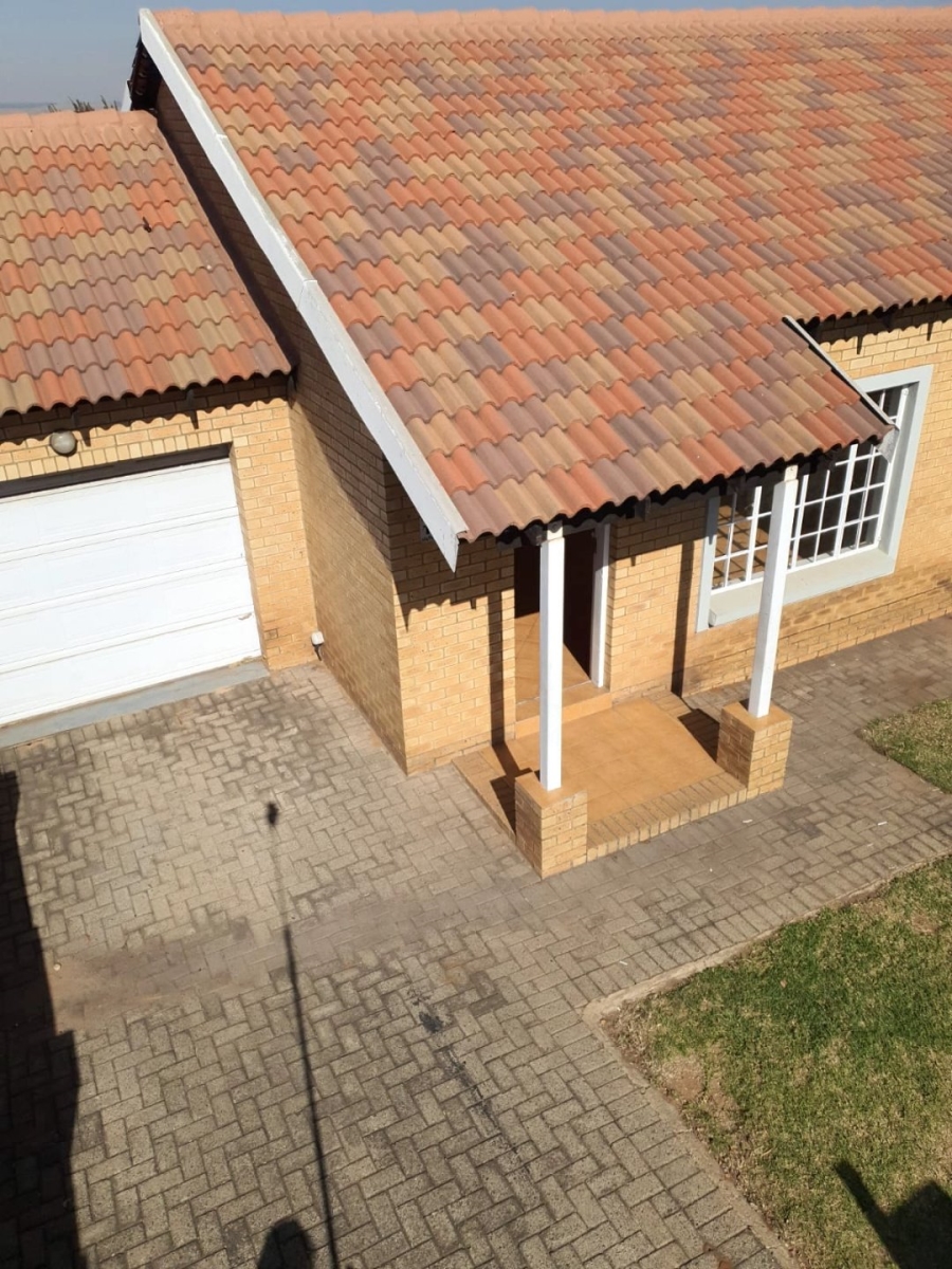 2 Bedroom Property for Sale in Witbank Ext 3 Mpumalanga