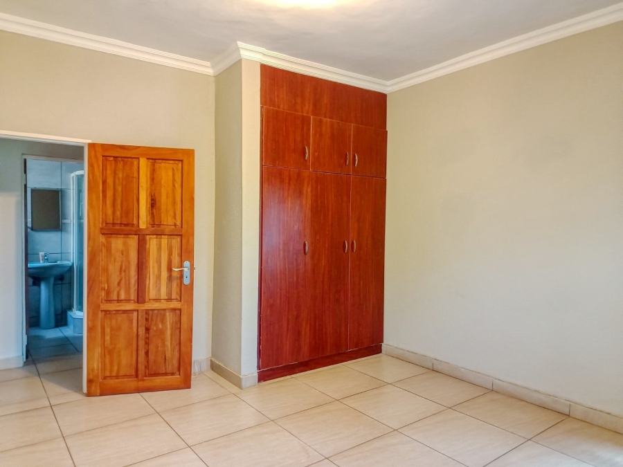 6 Bedroom Property for Sale in White River AH Mpumalanga