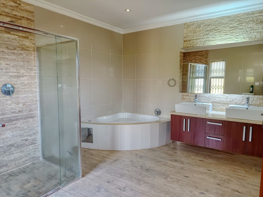 6 Bedroom Property for Sale in White River AH Mpumalanga