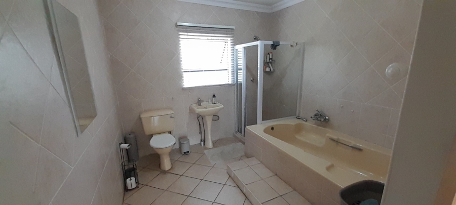 5 Bedroom Property for Sale in Trichardt Mpumalanga