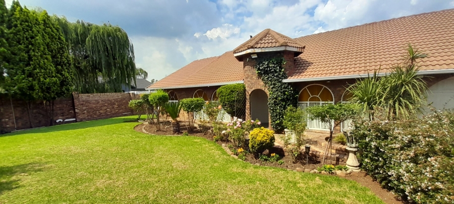 5 Bedroom Property for Sale in Trichardt Mpumalanga