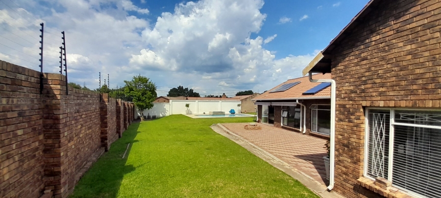 5 Bedroom Property for Sale in Trichardt Mpumalanga