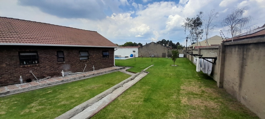 5 Bedroom Property for Sale in Trichardt Mpumalanga