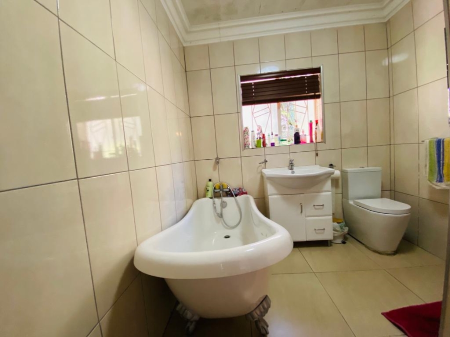 6 Bedroom Property for Sale in Sonheuwel Ext 1 Mpumalanga