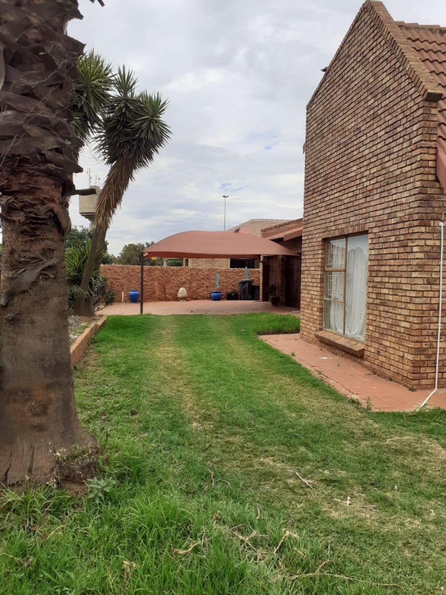 5 Bedroom Property for Sale in Eloff Mpumalanga