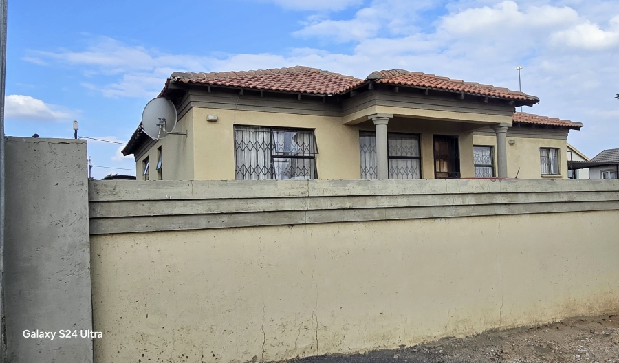 5 Bedroom Property for Sale in Klarinet Mpumalanga