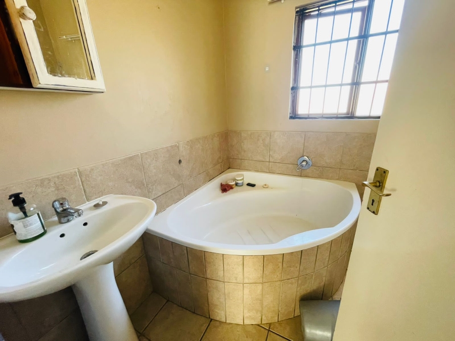 4 Bedroom Property for Sale in Jackaroo Park Mpumalanga