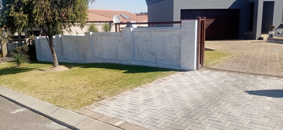 2 Bedroom Property for Sale in Jackaroo Park Mpumalanga