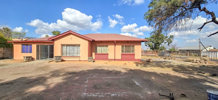 4 Bedroom Property for Sale in Witbank Ext 8 Mpumalanga