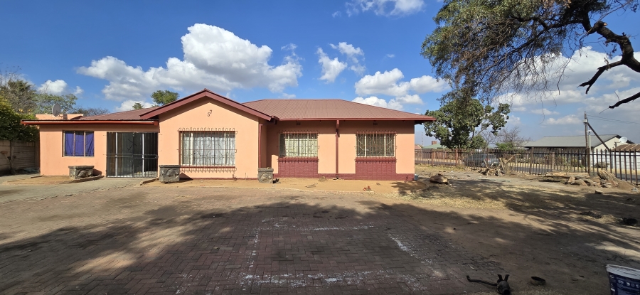 4 Bedroom Property for Sale in Witbank Ext 8 Mpumalanga