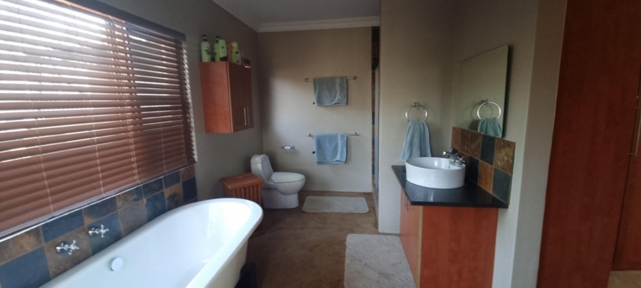 5 Bedroom Property for Sale in Ntulo Wildlife Estate Mpumalanga