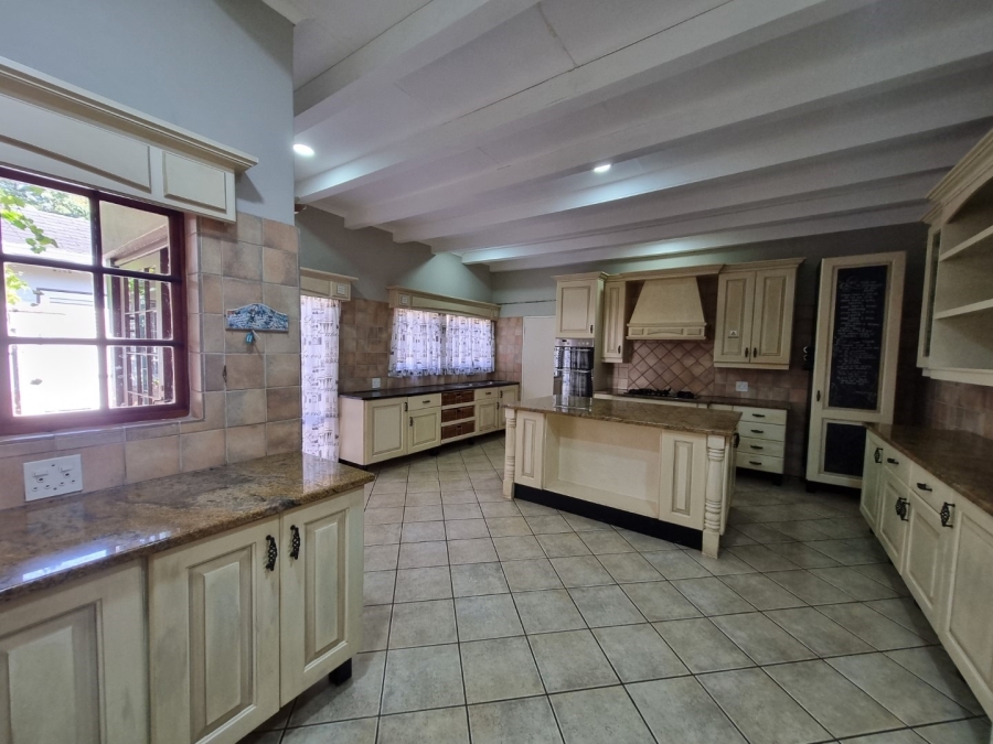 6 Bedroom Property for Sale in Parkville Mpumalanga