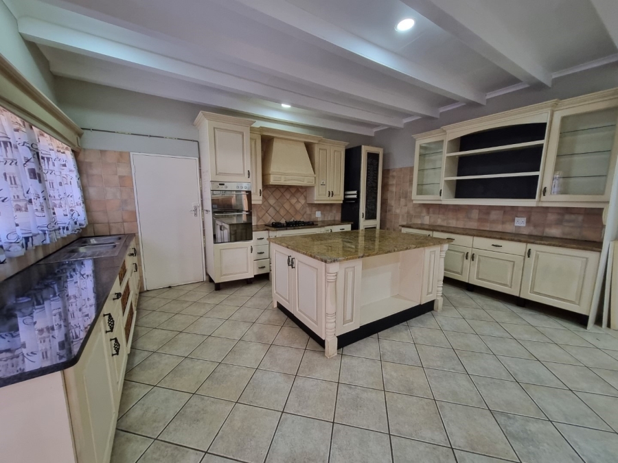 6 Bedroom Property for Sale in Parkville Mpumalanga