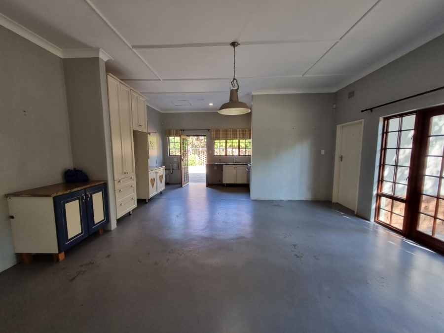 6 Bedroom Property for Sale in Parkville Mpumalanga