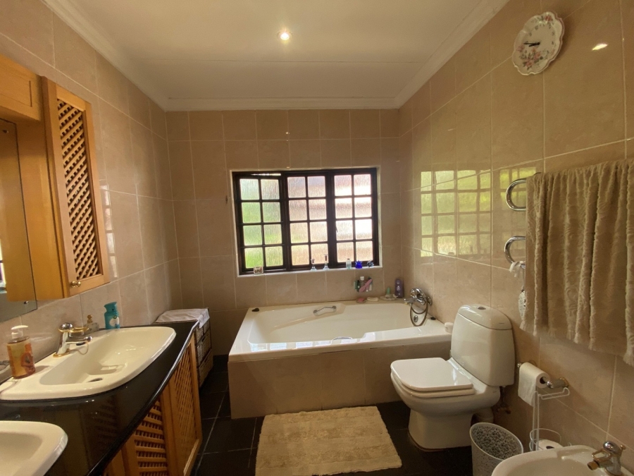 4 Bedroom Property for Sale in White River Country Estate Mpumalanga