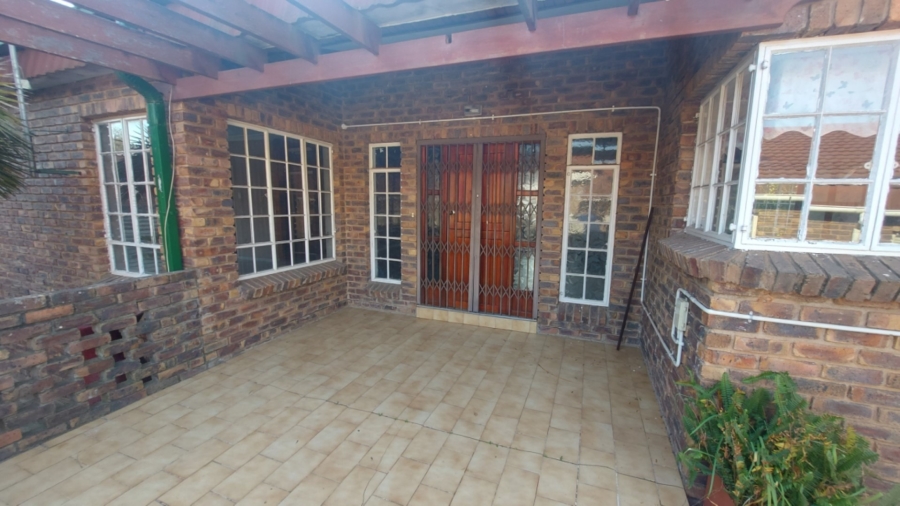 2 Bedroom Property for Sale in Kingsview Mpumalanga