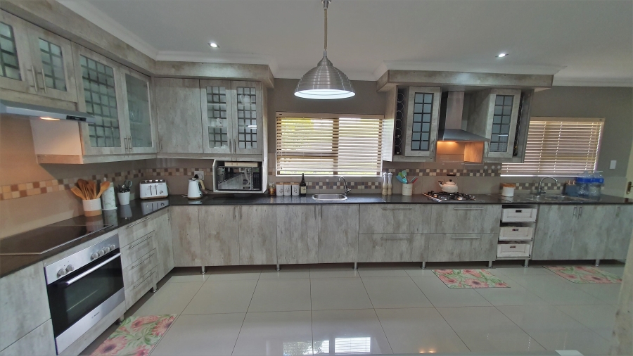 5 Bedroom Property for Sale in Riverside Park Mpumalanga