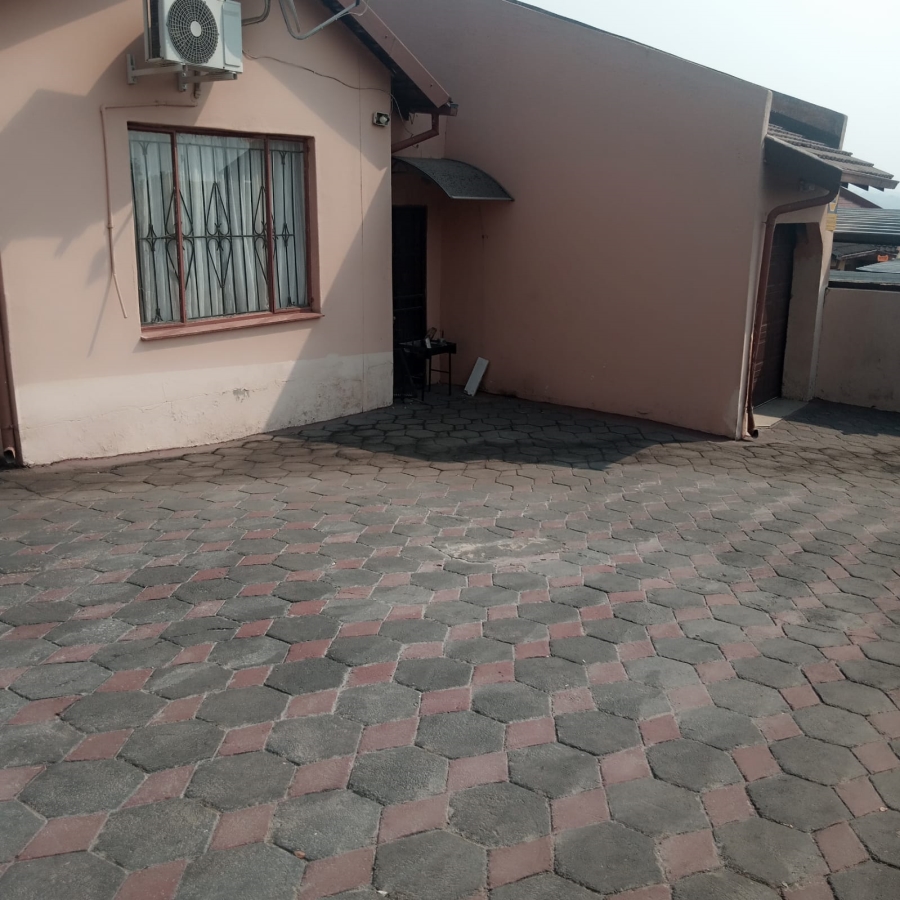 4 Bedroom Property for Sale in Kamagugu Mpumalanga