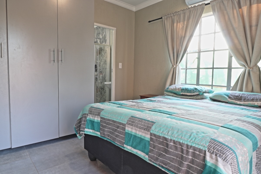 5 Bedroom Property for Sale in Marloth Park Mpumalanga