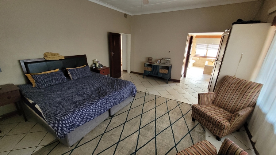 5 Bedroom Property for Sale in Nelspruit Ext 2 Mpumalanga