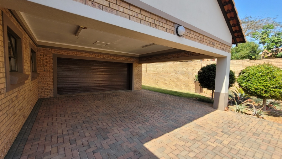 3 Bedroom Property for Sale in Bateleur Estate Mpumalanga