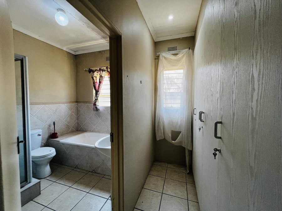 6 Bedroom Property for Sale in Stonehenge Ext 1 Mpumalanga