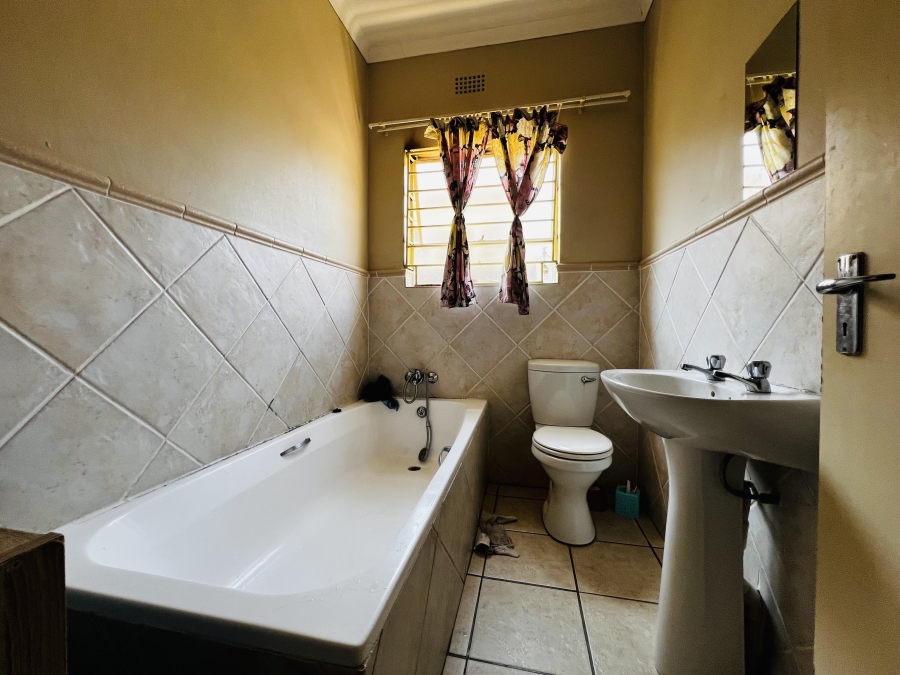 6 Bedroom Property for Sale in Stonehenge Ext 1 Mpumalanga