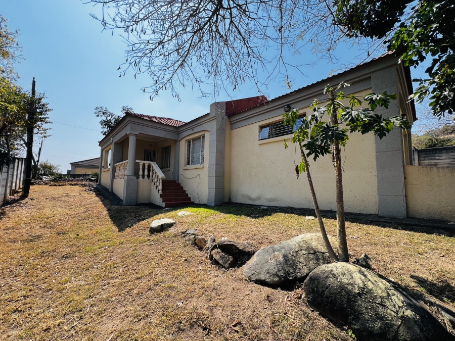 6 Bedroom Property for Sale in Stonehenge Ext 1 Mpumalanga