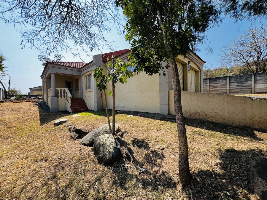 6 Bedroom Property for Sale in Stonehenge Ext 1 Mpumalanga