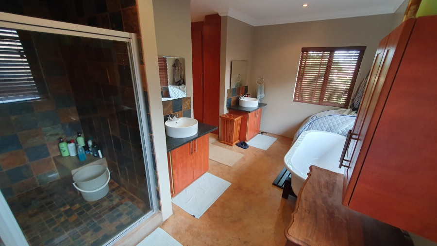 5 Bedroom Property for Sale in Ntulo Wildlife Estate Mpumalanga