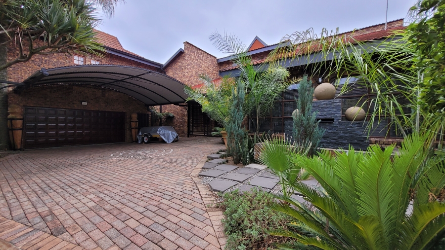 6 Bedroom Property for Sale in Nelspruit Ext 11 Mpumalanga