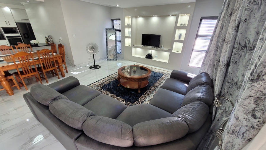 5 Bedroom Property for Sale in Elawini Lifestyle Estate Mpumalanga