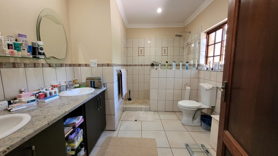 7 Bedroom Property for Sale in White River Mpumalanga