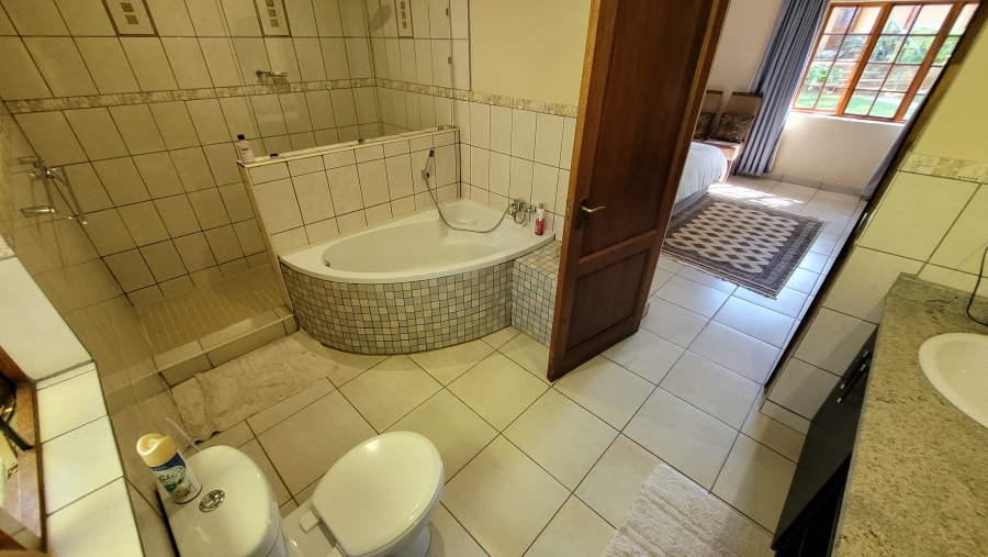 7 Bedroom Property for Sale in White River Mpumalanga