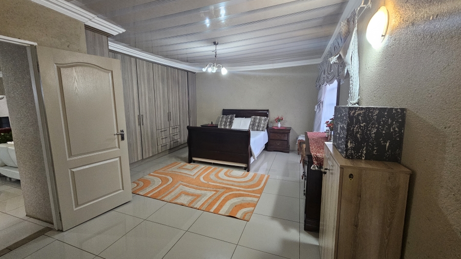 5 Bedroom Property for Sale in White River Ext 49 Mpumalanga