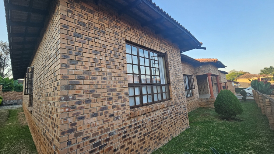 5 Bedroom Property for Sale in White River Ext 49 Mpumalanga