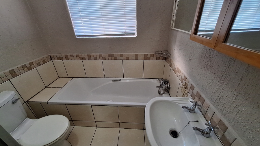 To Let 3 Bedroom Property for Rent in Nelspruit Ext 14 Mpumalanga