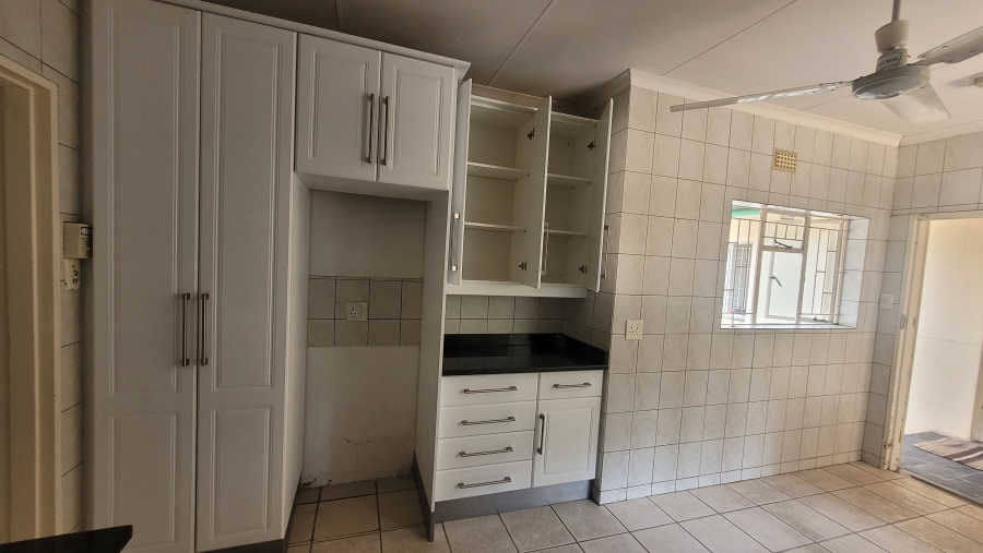 To Let 4 Bedroom Property for Rent in Nelspruit Ext 8 Mpumalanga