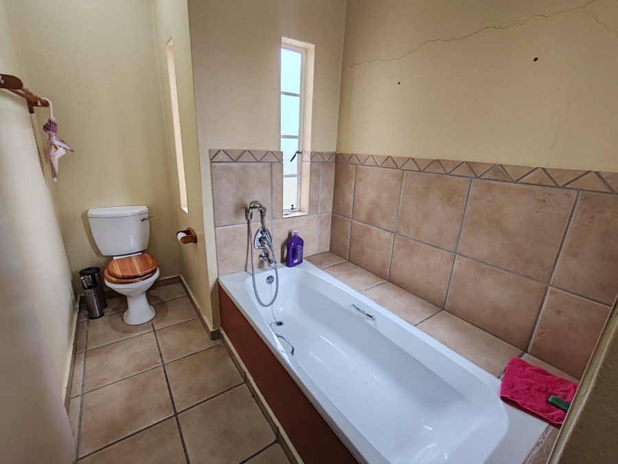 To Let 3 Bedroom Property for Rent in West Acres Mpumalanga