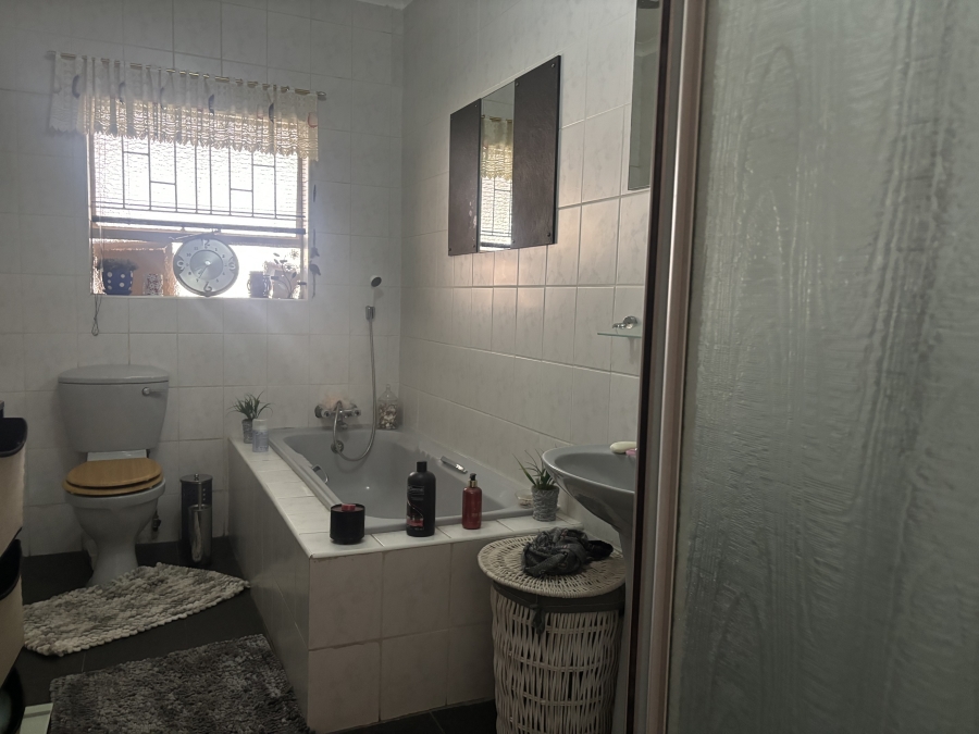 3 Bedroom Property for Sale in Die Heuwel Ext 4 Mpumalanga