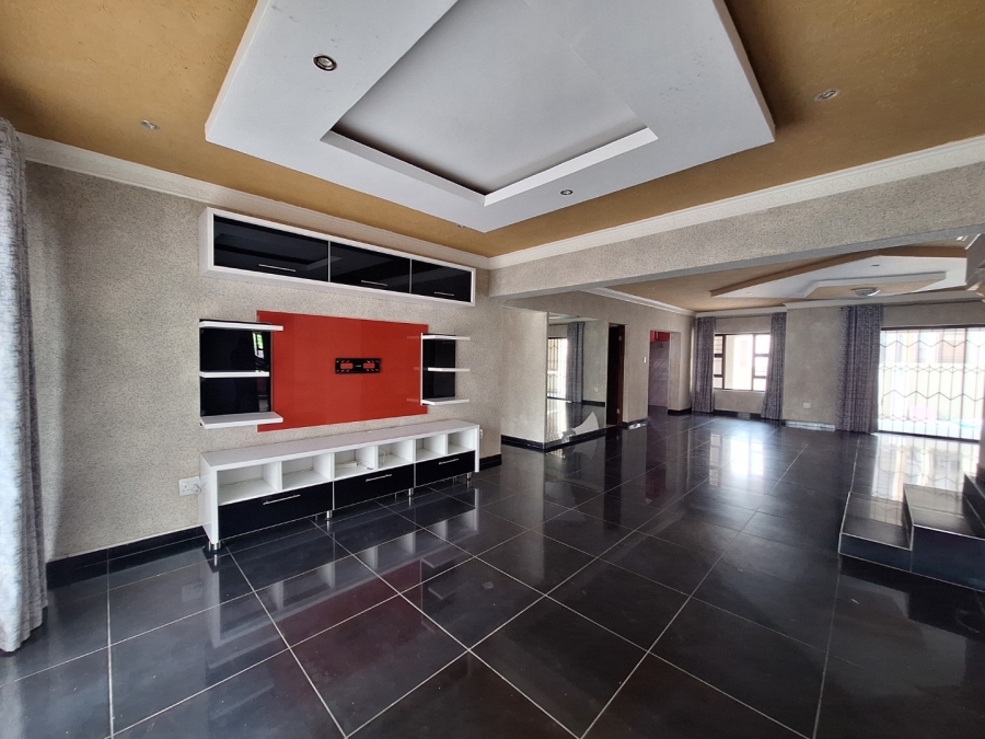 5 Bedroom Property for Sale in Drum Rock Mpumalanga