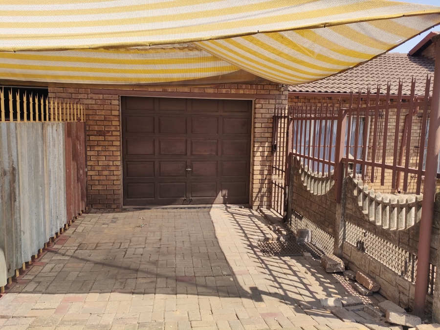 2 Bedroom Property for Sale in Witbank Ext 10 Mpumalanga